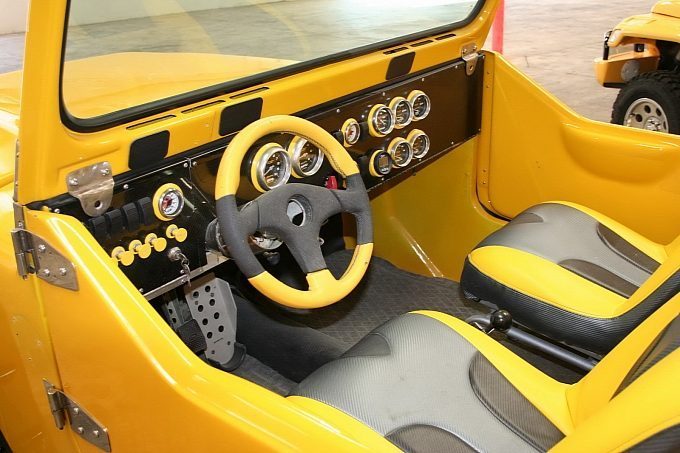 interior-watercar-gator-7911943-2494759-7001336