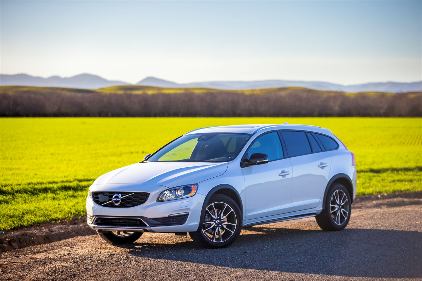 Model Overview: 2015.5 Volvo V60 Cross Country - Volvo Car USA Newsroom