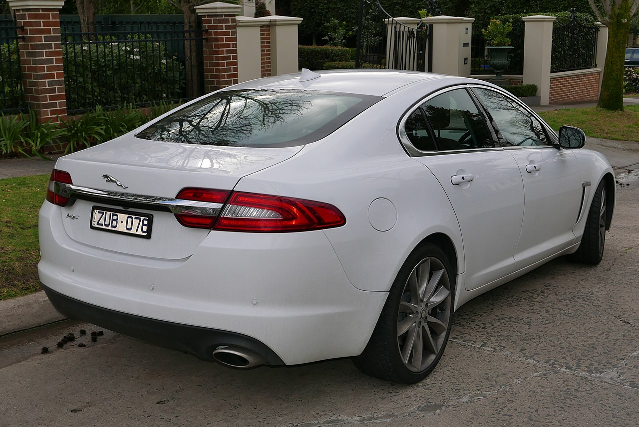File:2013 Jaguar XF (X250 MY13) Luxury 2.2 sedan (2015-08-07) 02.jpg -  Wikimedia Commons