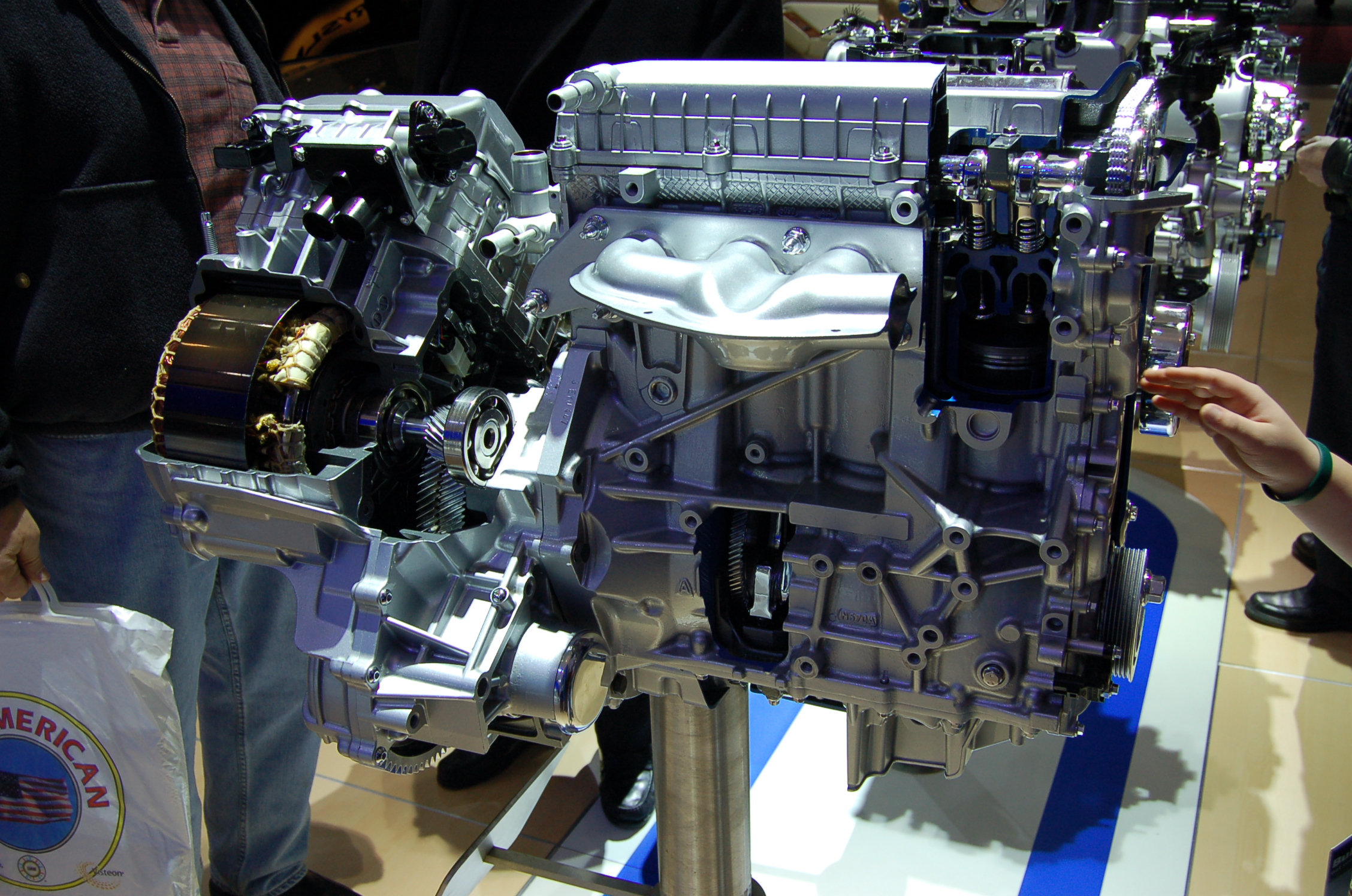 File:2008 Ford Escape Hybrid engine North American International Auto Show  Detroit 2008 043 N (2225190888).jpg - Wikimedia Commons