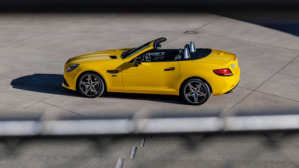 Mercedes-Benz waves goodbye to the SLC roadster with Final Edition models -  CNET
