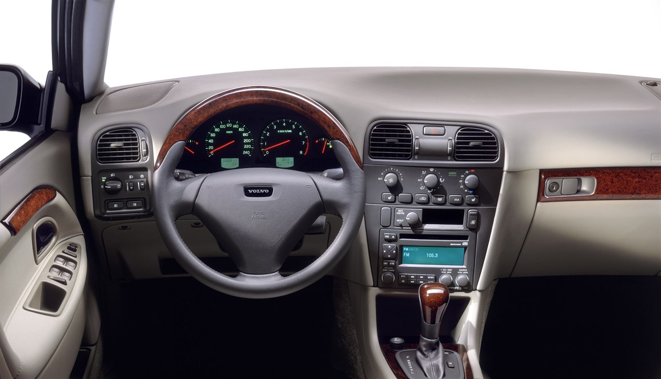 Model Overview: 2003 Volvo S40 and V40