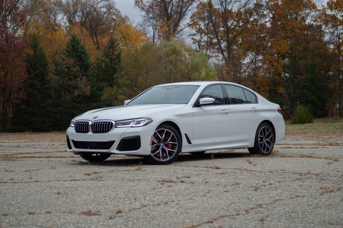 2021 BMW 540i xDrive review: Riding the line between sharp and soft - CNET