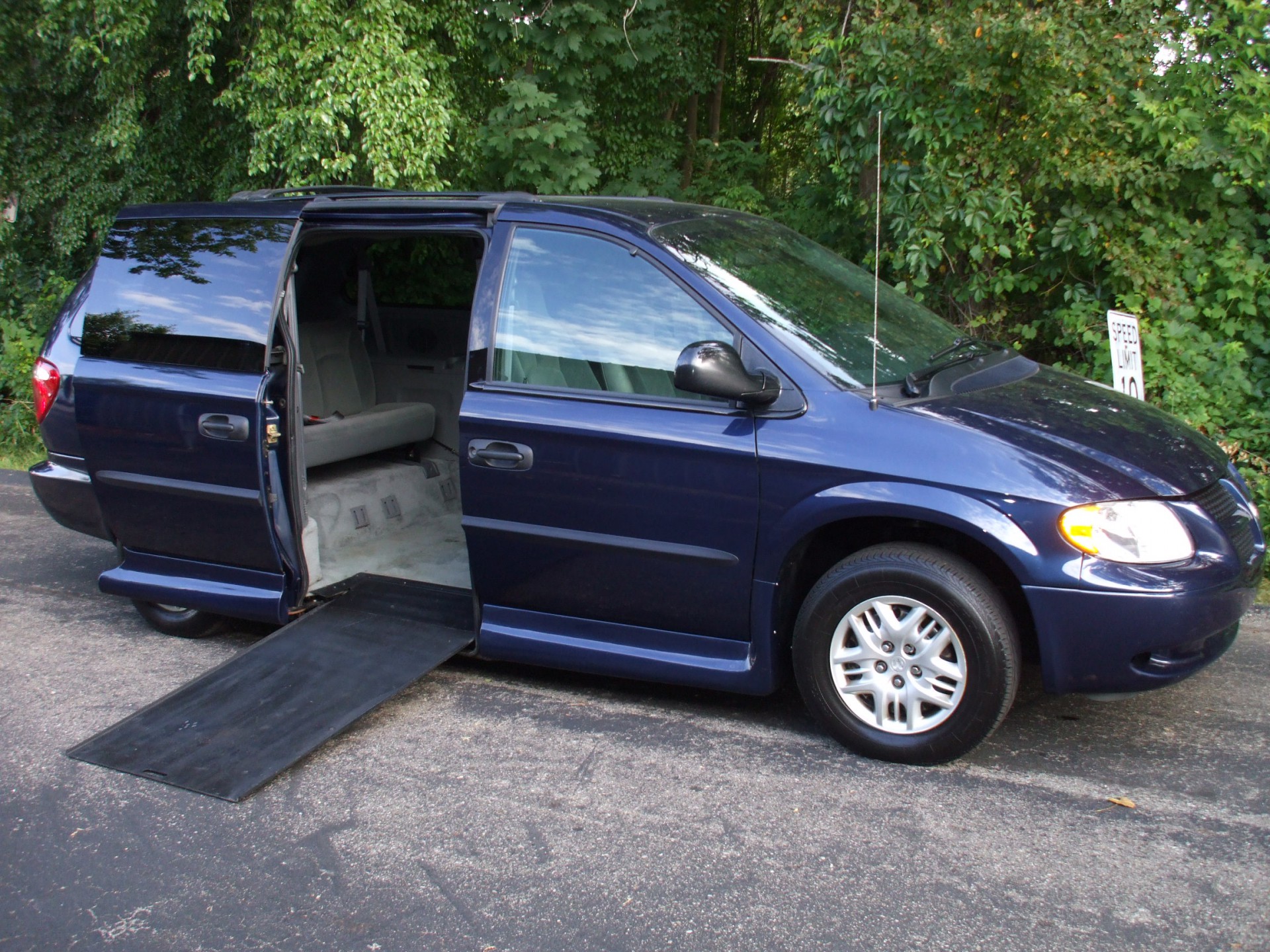 2004 Dodge Grand Caravan | Stock: | Wheelchair Van For Sale | Gresham  Driving Aids