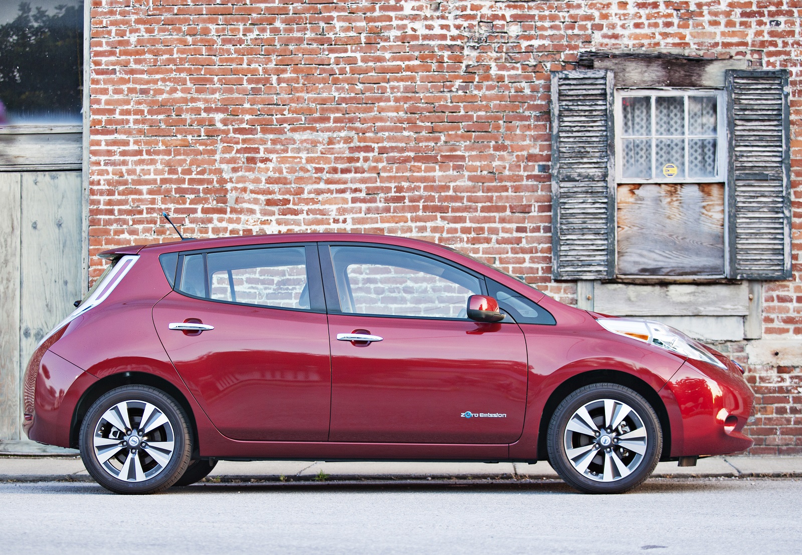 2014 Nissan Leaf Electric Car: 84-Mile Range, RearView Monitor Standard