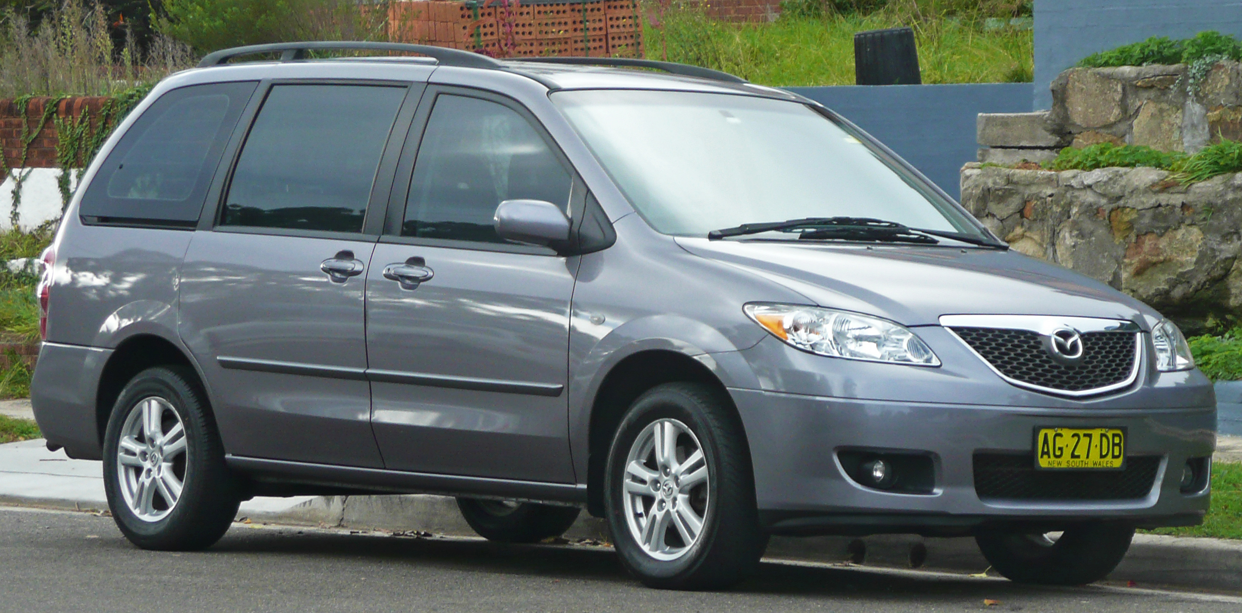 File:2003-2006 Mazda MPV (LW Series 3) van 01.jpg - Wikimedia Commons