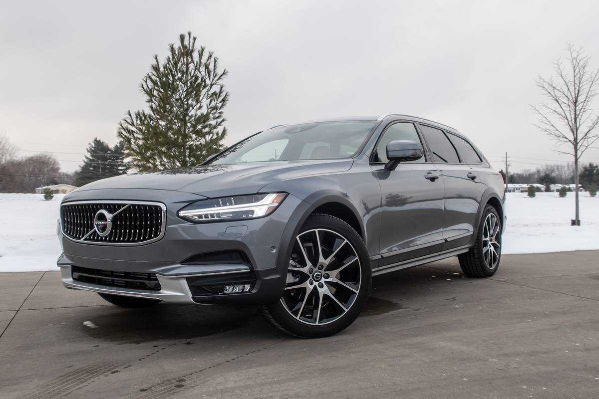 2020 Volvo V90 Cross Country Review: On-Road Lux, Off-Road Looks | Cars.com