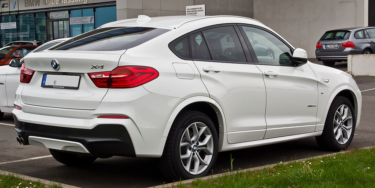 File:BMW X4 xDrive35d M-Sportpaket (F26) – Heckansicht, 11. April 2015,  Düsseldorf.jpg - Wikimedia Commons