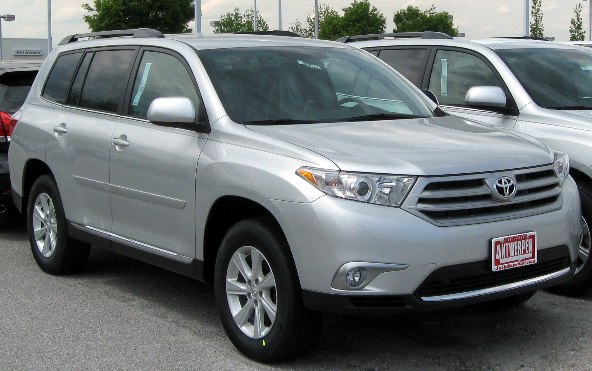 File:2011 Toyota Highlander -- 05-06-2011.jpg - Wikimedia Commons