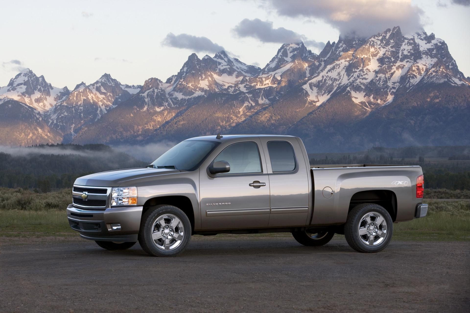 2011 Chevrolet Silverado News and Information