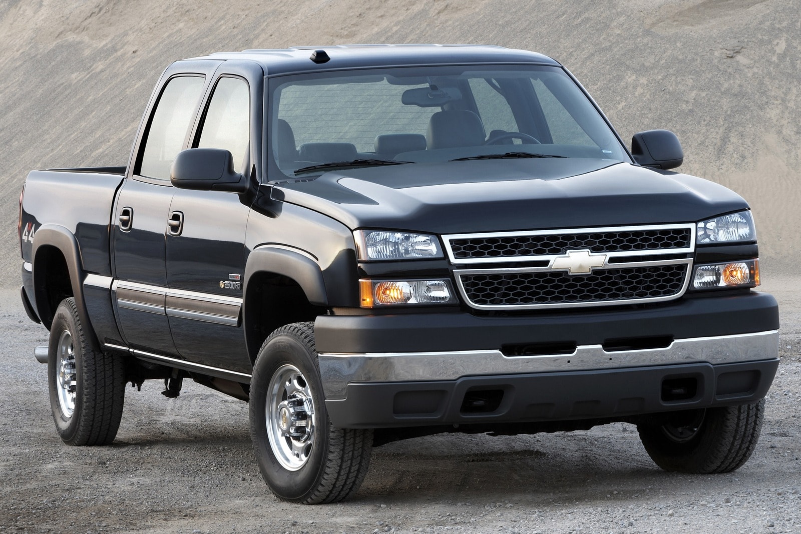 Used 2007 Chevrolet Silverado 2500HD Classic Crew Cab Review | Edmunds