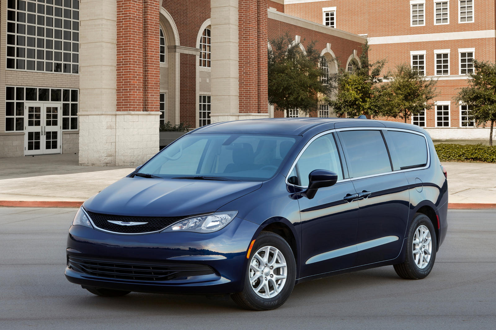 2020 Chrysler Voyager: Review, Trims, Specs, Price, New Interior Features,  Exterior Design, and Specifications | CarBuzz