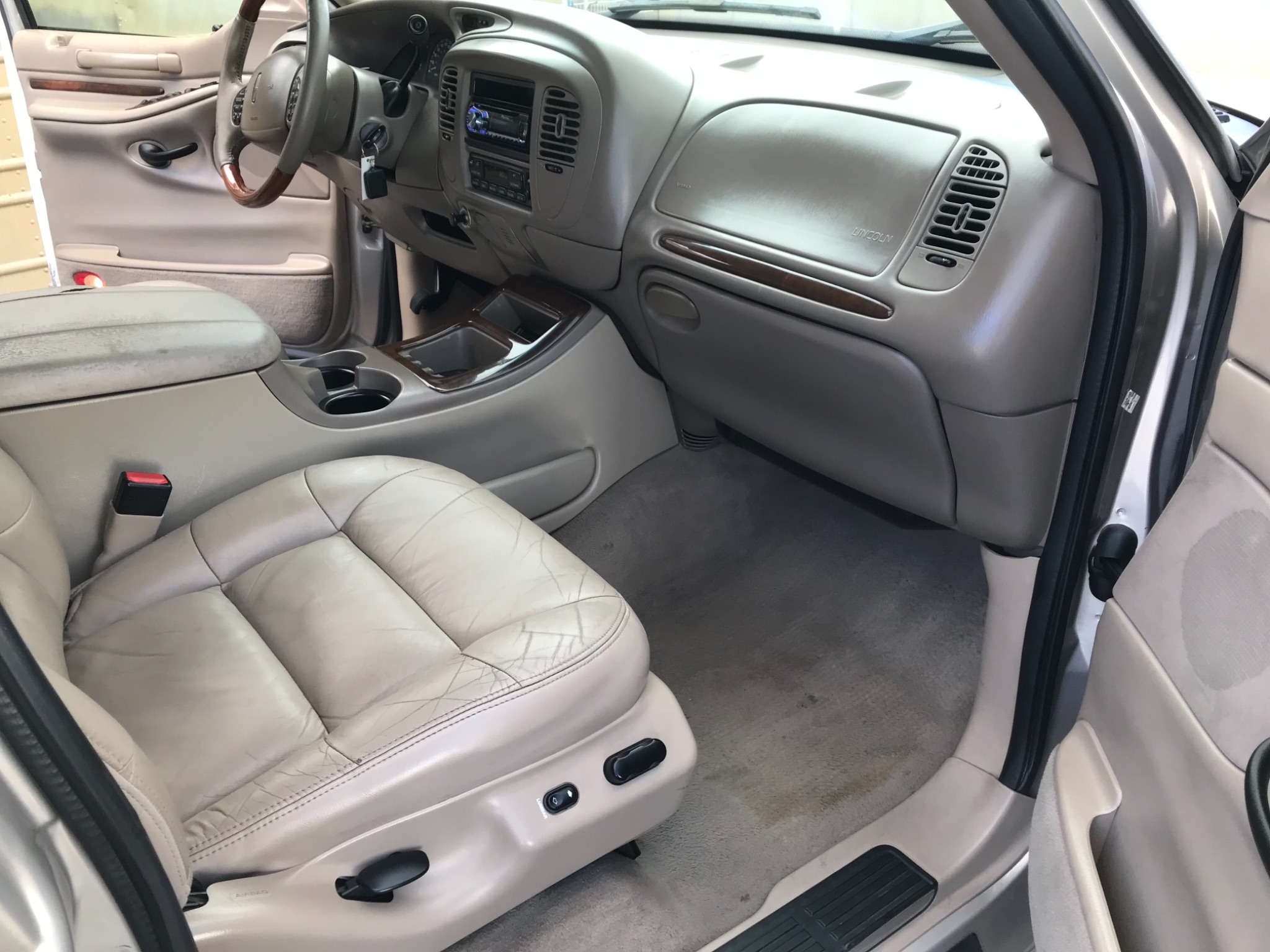 Used 2002 Lincoln Navigator Eddie bauer at City Cars Warehouse Inc