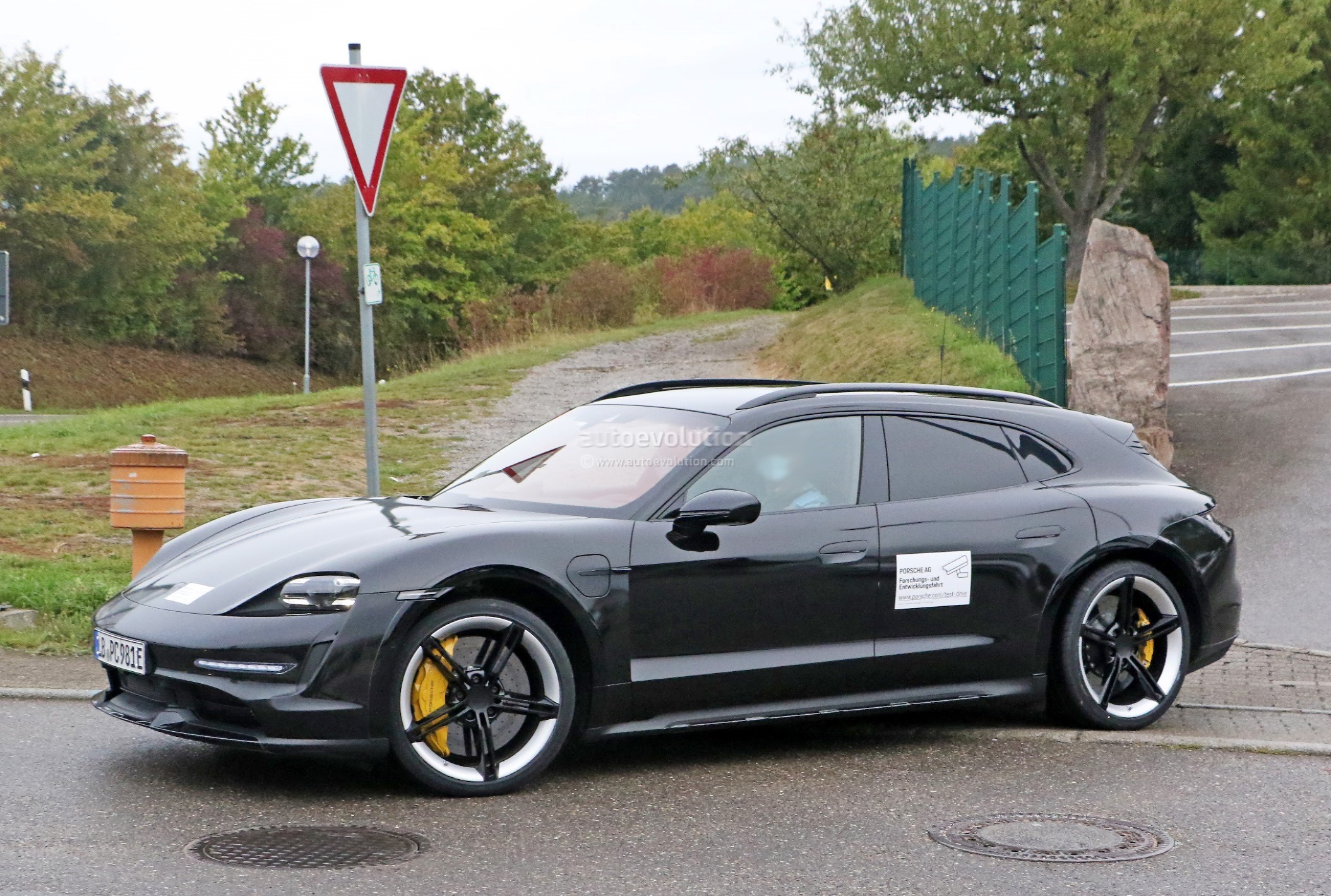 2022 Porsche Taycan Cross Turismo Looks Ready for Production in New Spy  Photos - autoevolution