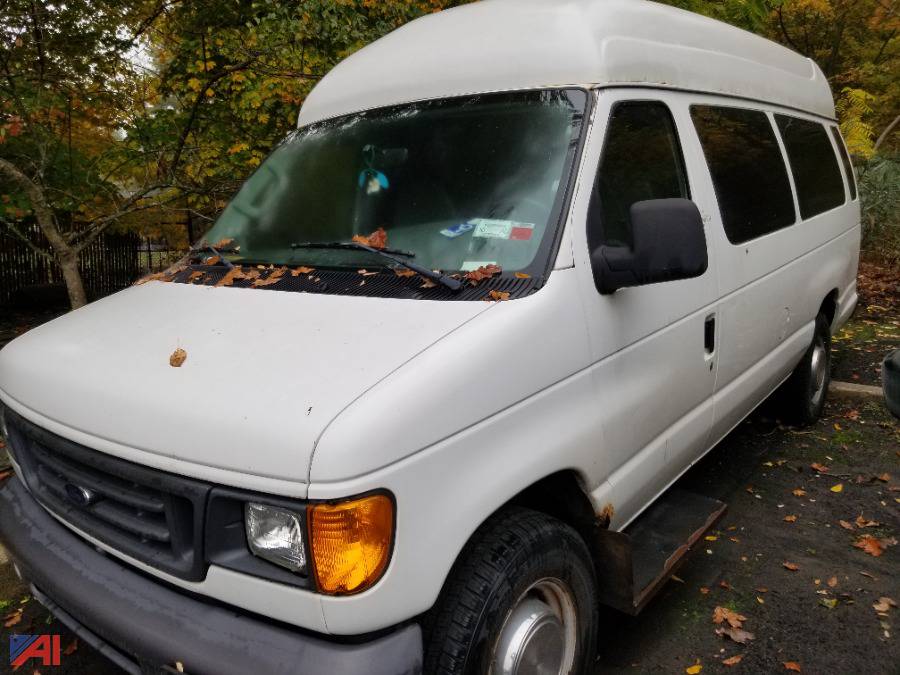 Auctions International - Auction: Jawonio-NY #22939 ITEM: (#96) 2006 Ford  E350 Super Duty Van