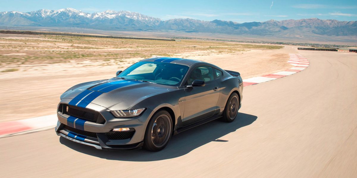 2018 Ford Mustang Shelby GT350 / GT350R Review, Pricing, and Specs