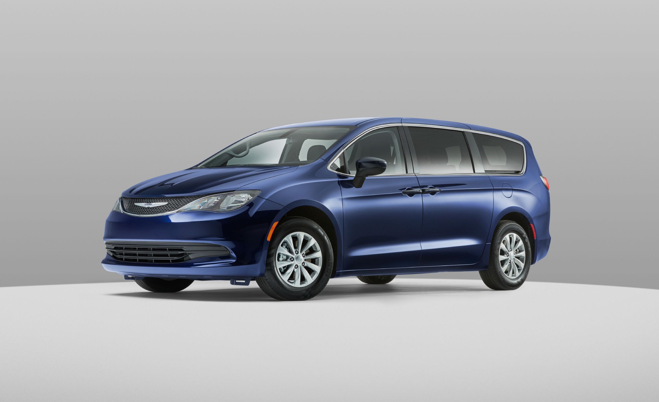 2020 Chrysler Voyager Review, Pricing, and Specs