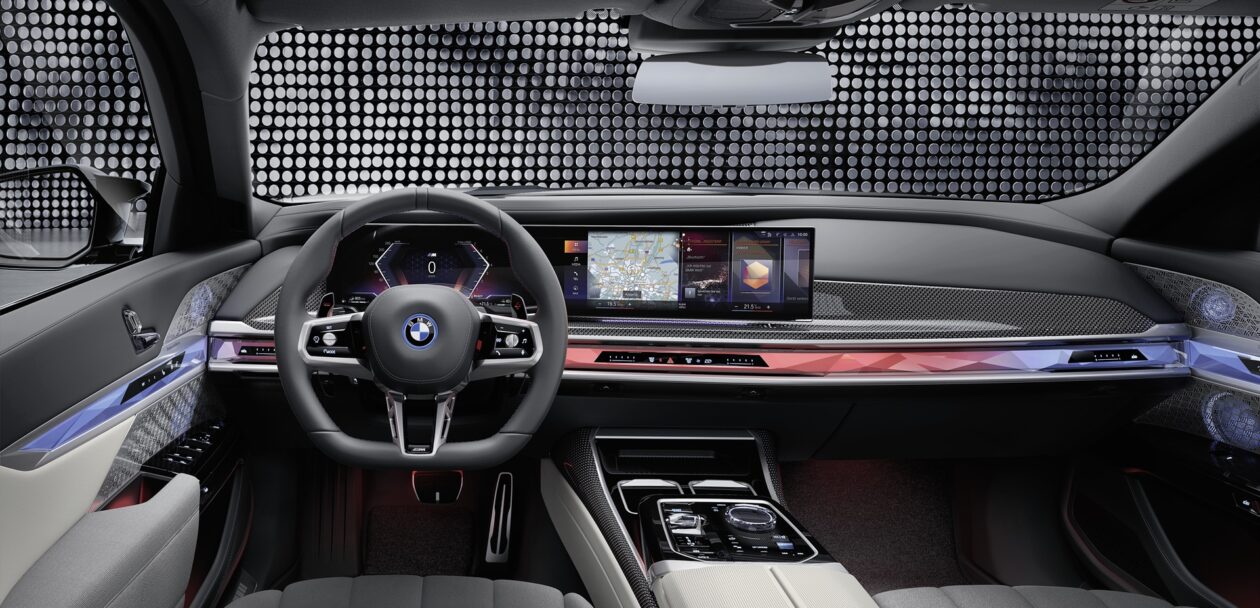 2023 BMW M760e xDrive Revealed
