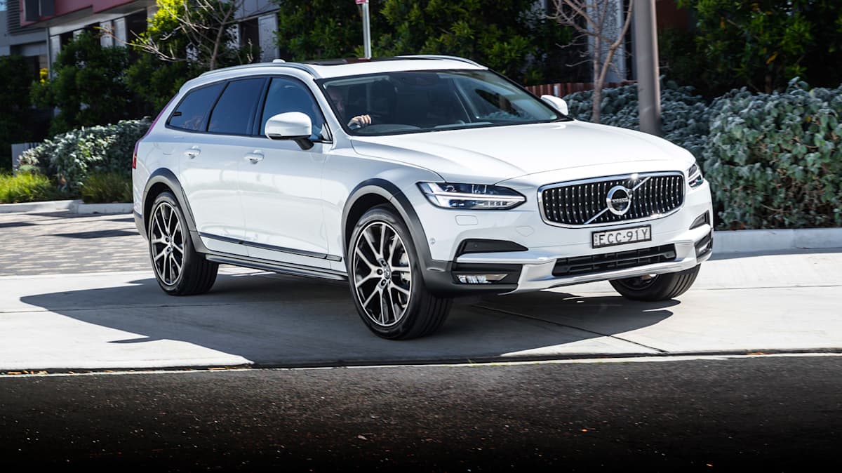 2019 Volvo V90 Cross Country review - Drive