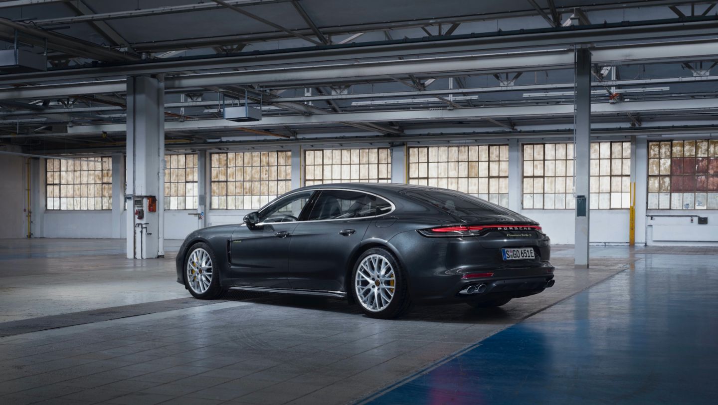 Porsche launches new Panamera models - Porsche Newsroom