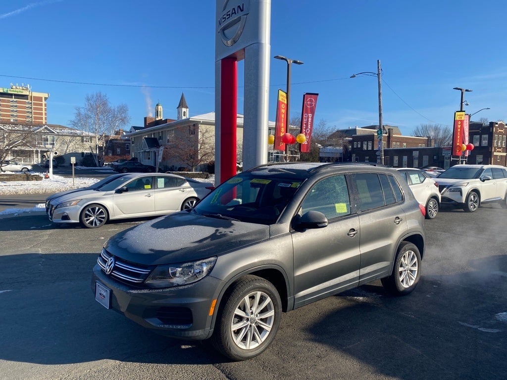 2018 Volkswagen Tiguan Limited 2.0T 4Motion Freehold NJ | Volkswagen of  Freehold WVGBV7AX7JK005907