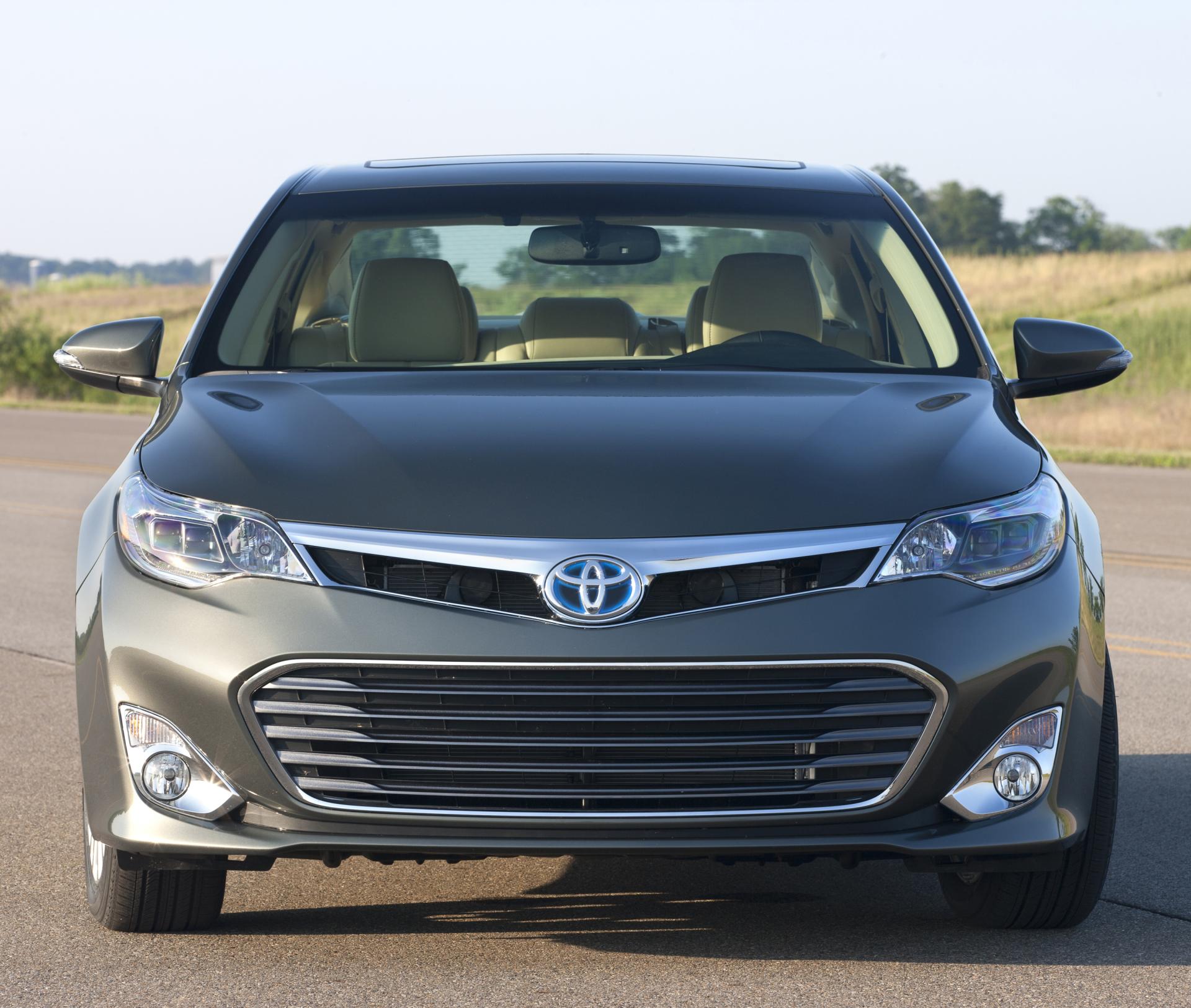 2013 Toyota Avalon Hybrid News and Information