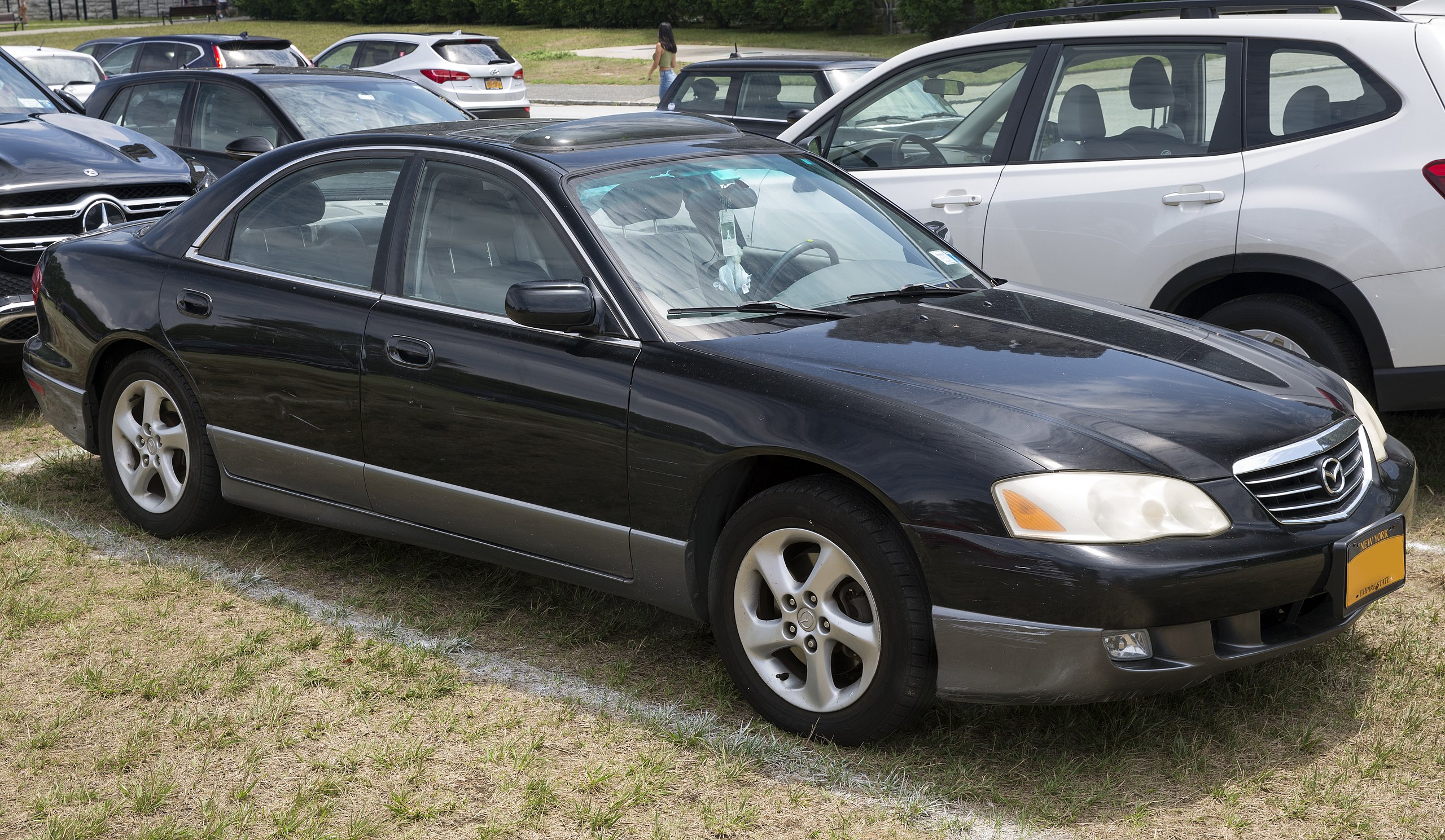 File:2002 Mazda Millenia in Black, front right (Sands Point).jpg -  Wikimedia Commons