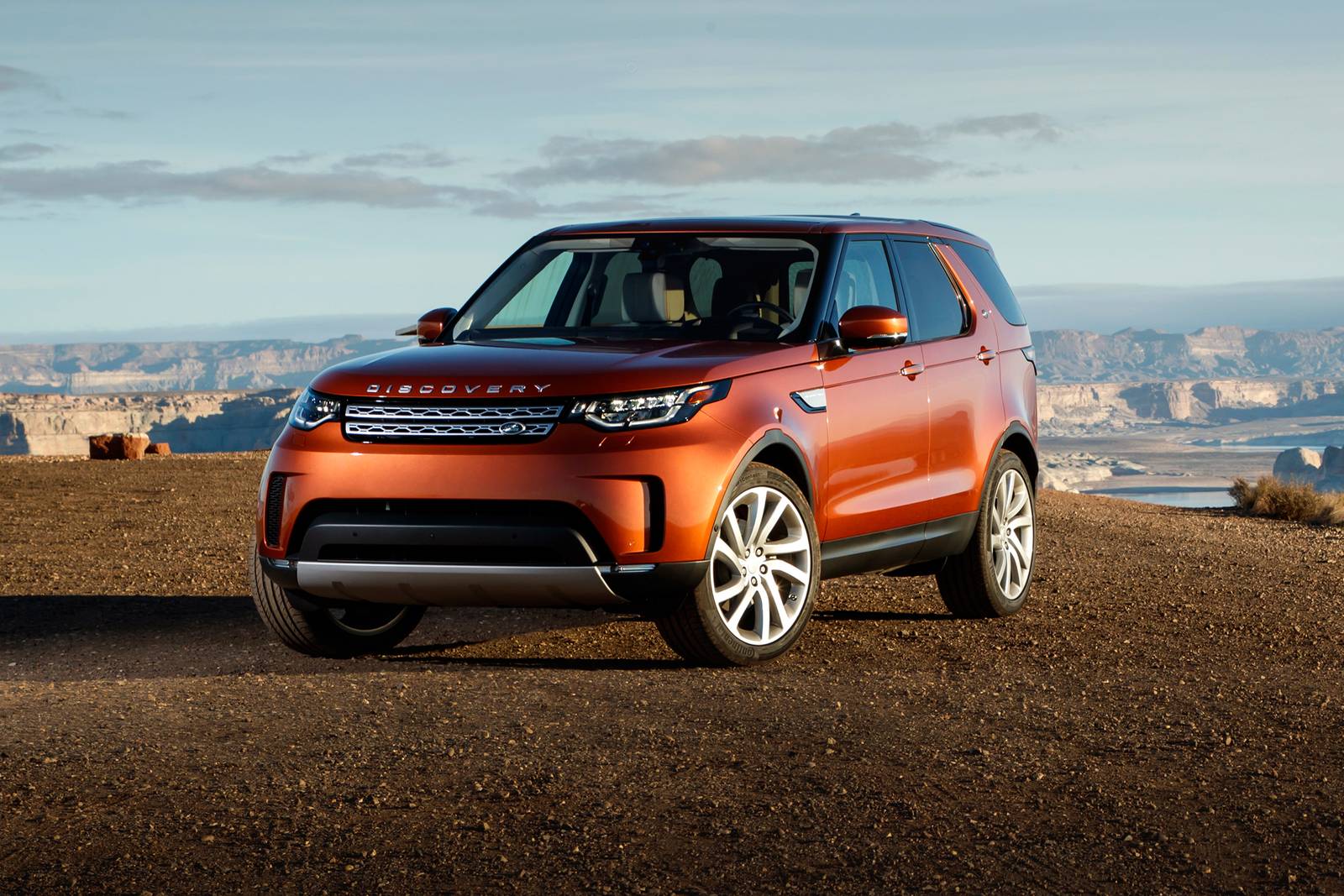 2018 Land Rover Discovery Review & Ratings | Edmunds