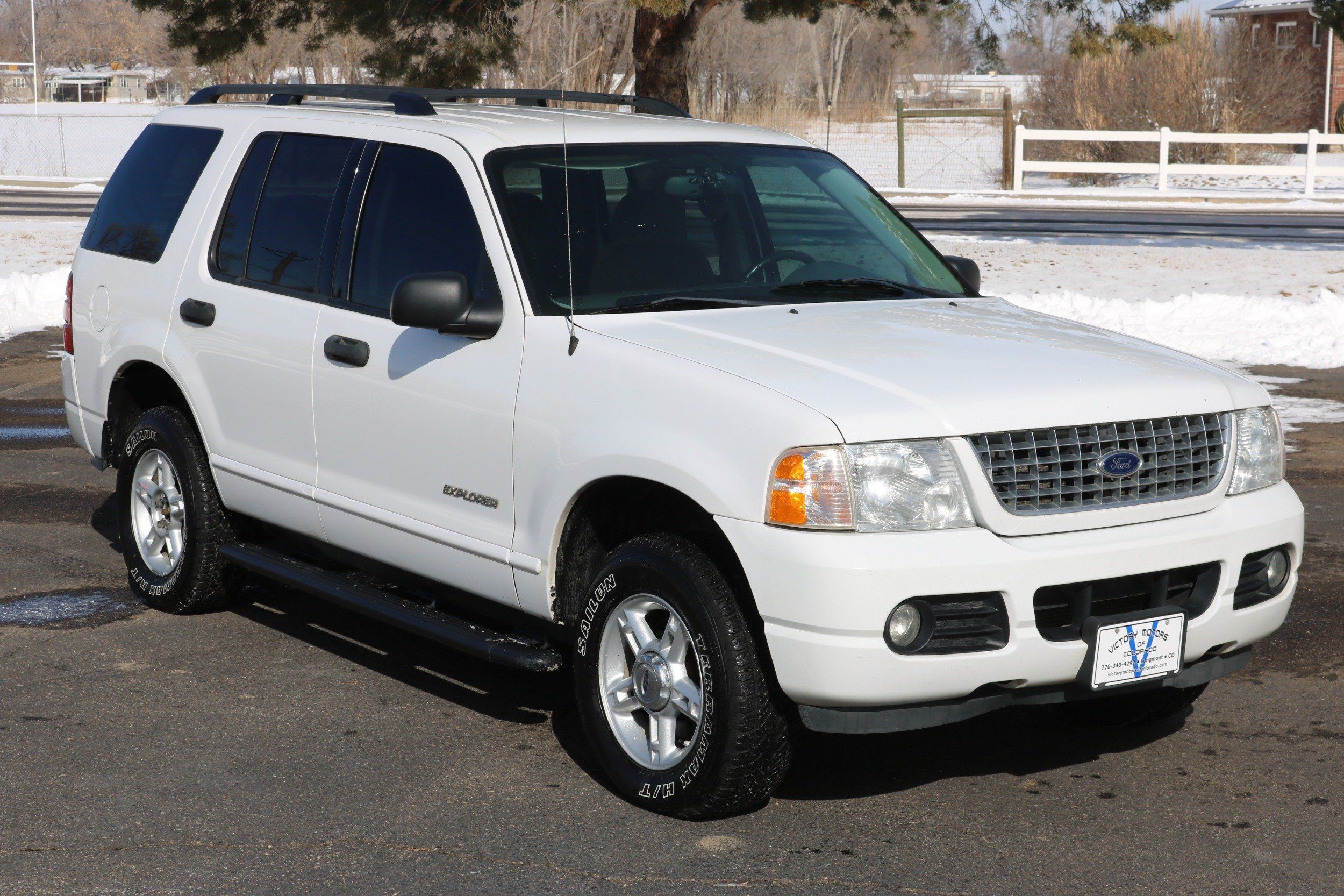 2004 Ford Explorer Photos