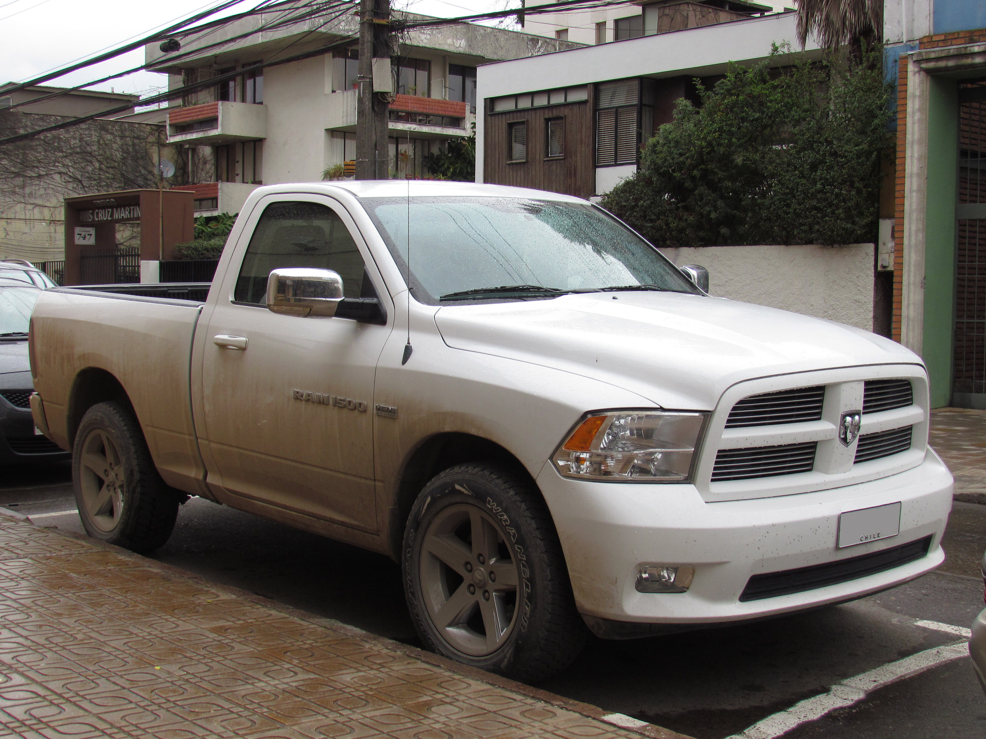 File:Dodge Ram 1500 Hemi 2012 (15159327445).jpg - Wikimedia Commons