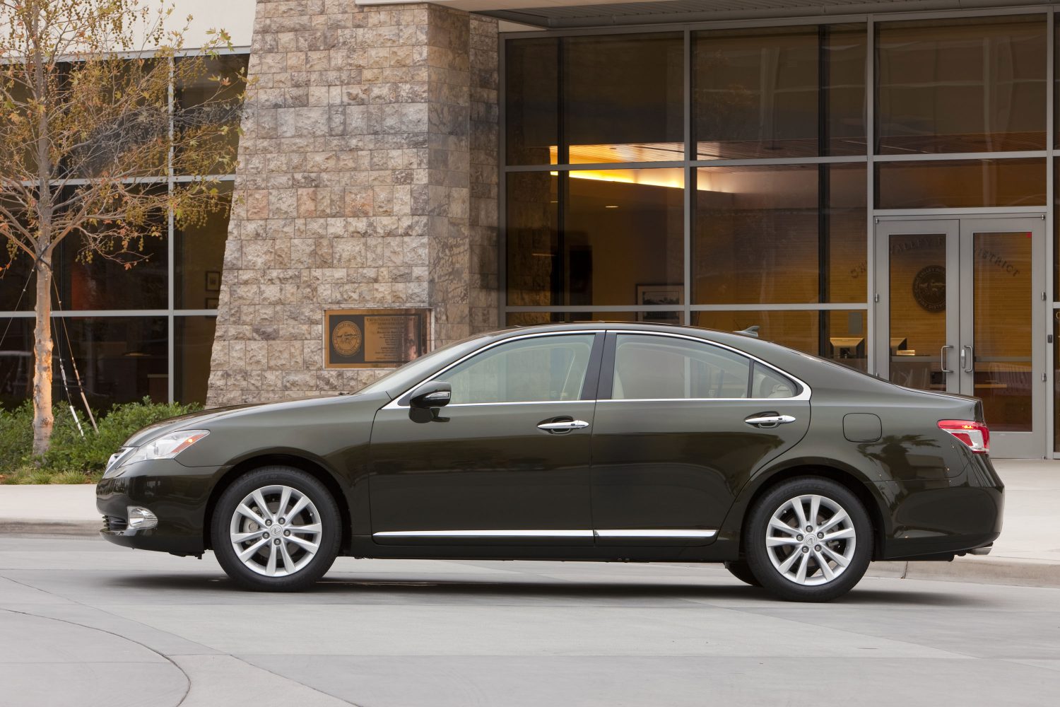 2011 Lexus ES 350 002 - Lexus USA Newsroom