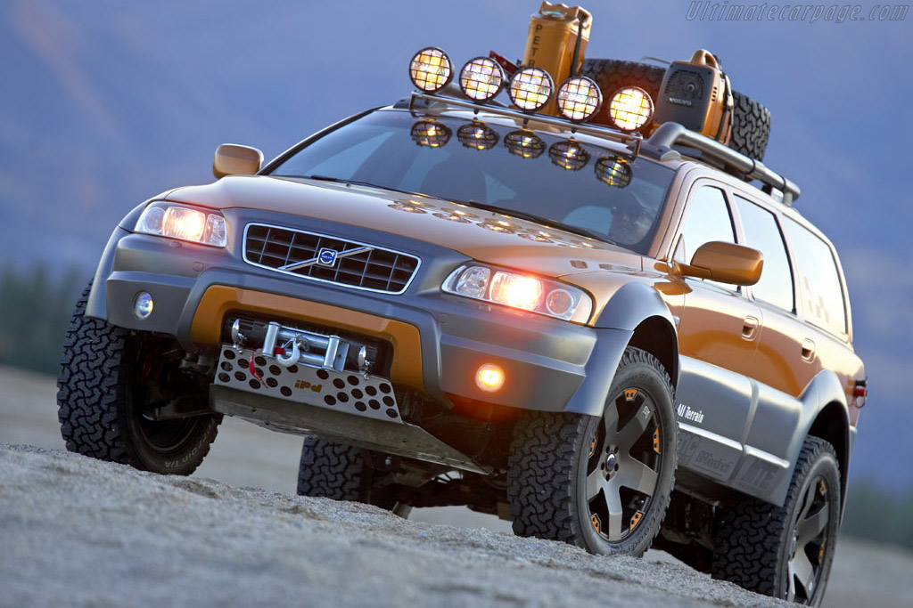 2005 Volvo XC70 AT - Images, Specifications and Information
