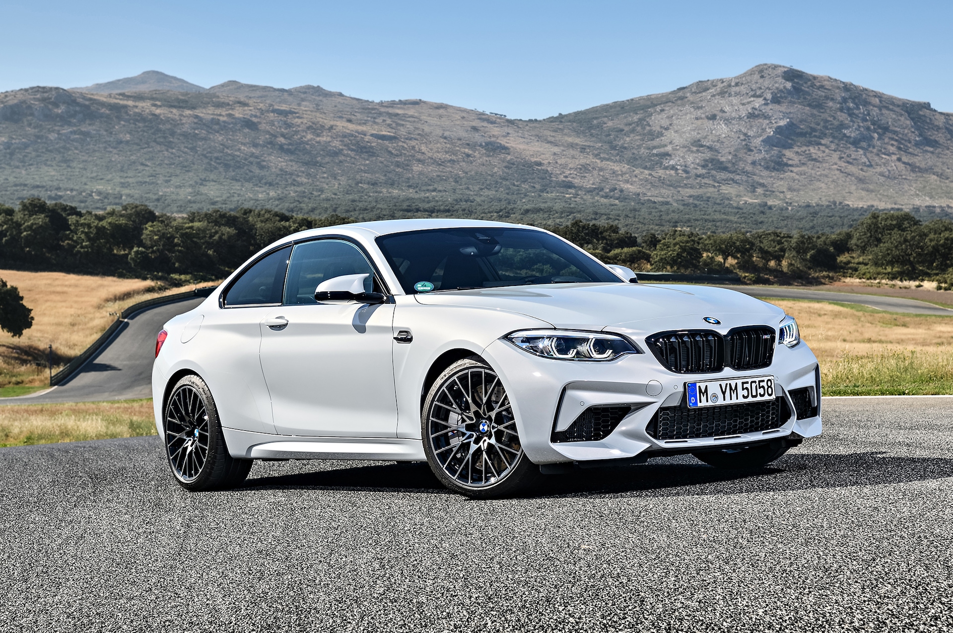 First Look: 2019 BMW M2 Competition