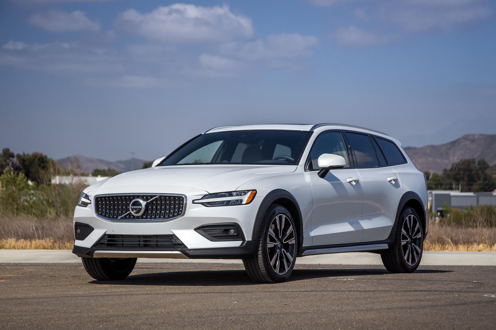 2021 Volvo V60 Cross Country: Review, Trims, Specs, Price, New Interior  Features, Exterior Design, and Specifications | CarBuzz