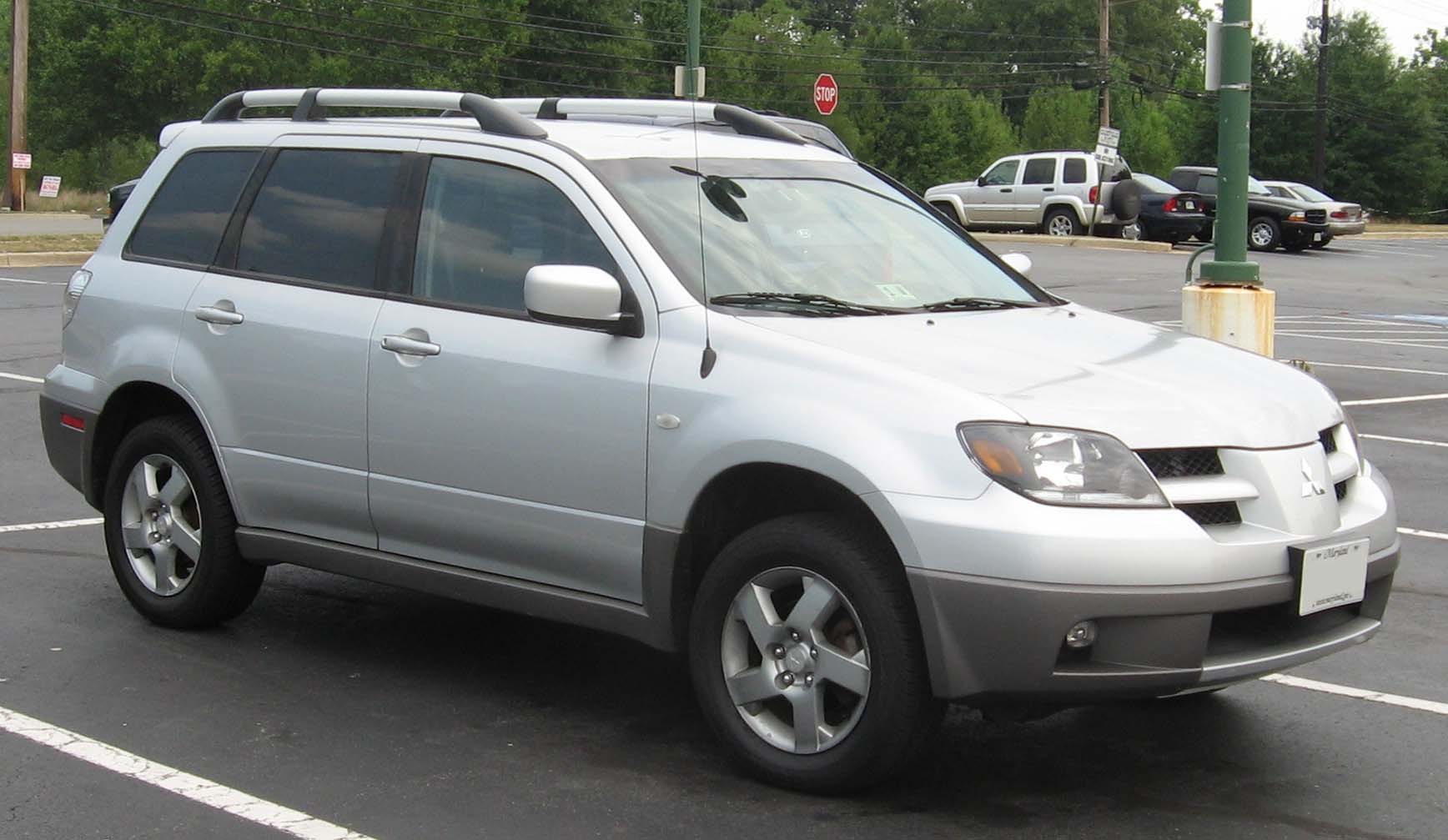 File:1st-Mitsubishi-Outlander.jpg - Wikimedia Commons