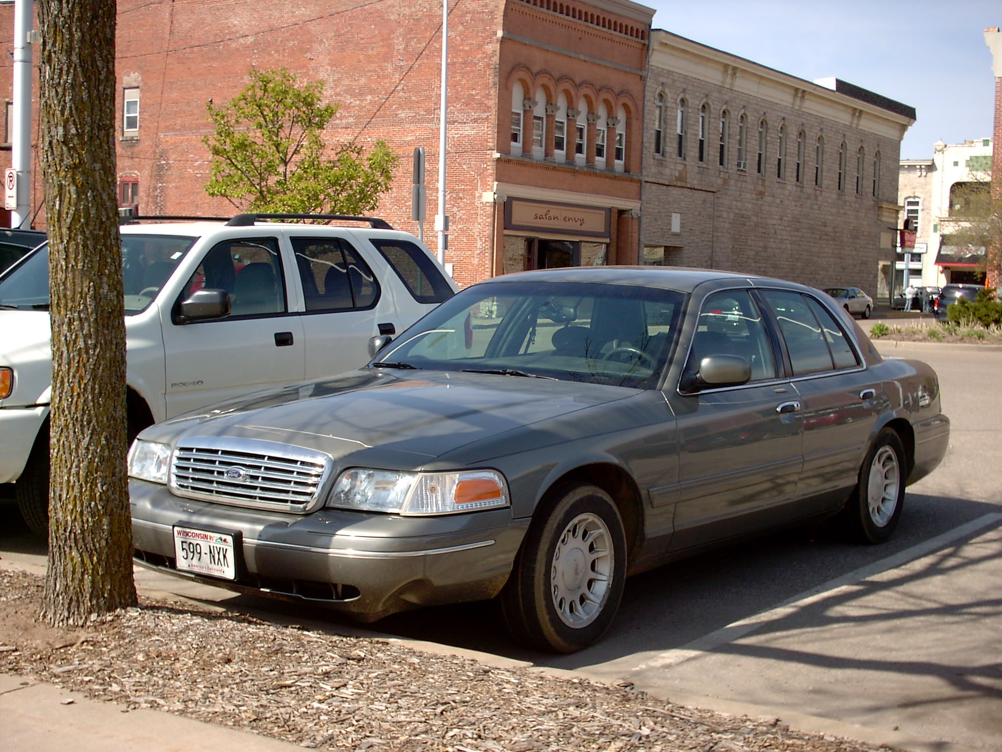 2000 Ford Crown Victoria LX by eyecrunchyfraug on DeviantArt