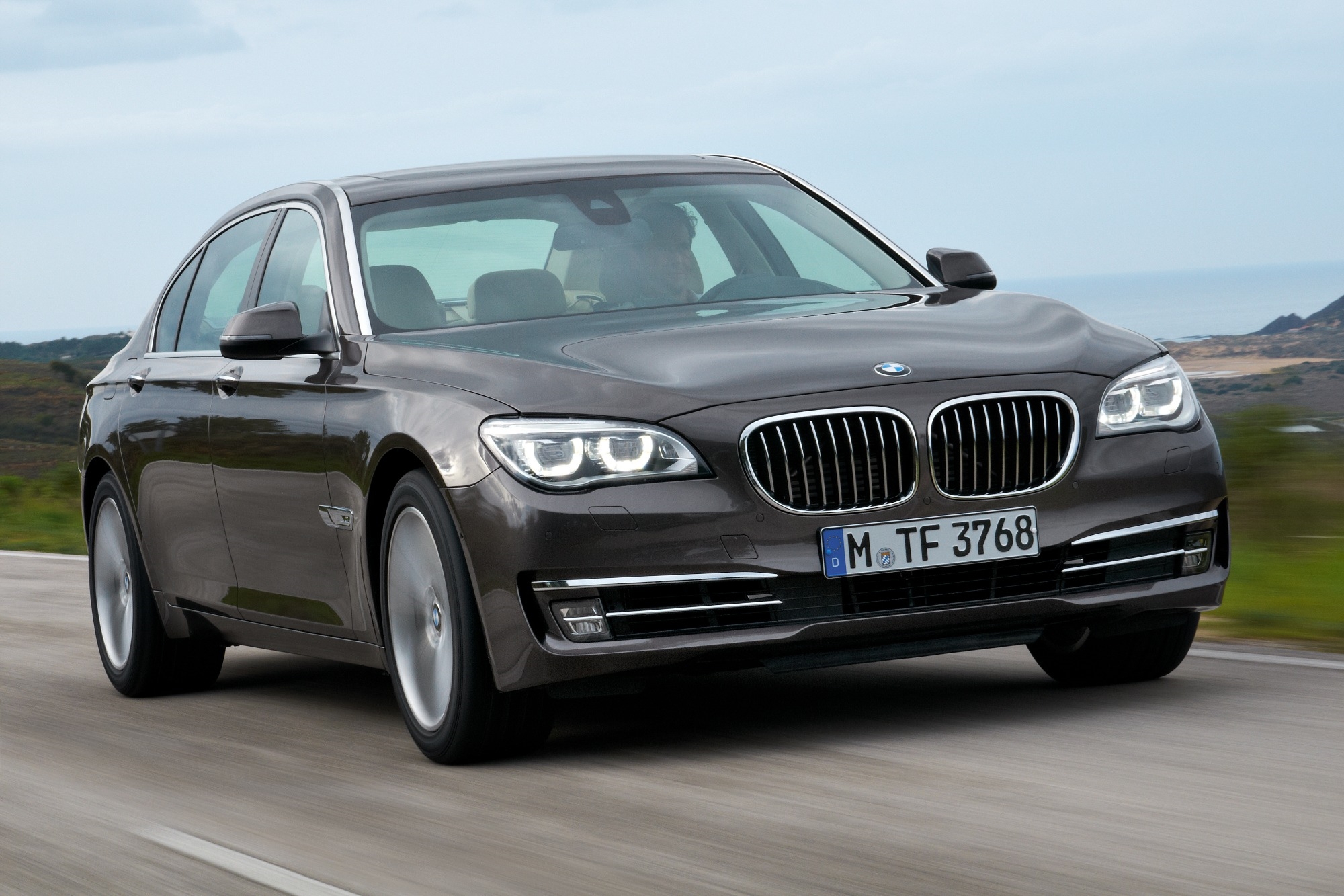 2013 BMW 740i Sedan Full Specs, Features and Price | CarBuzz