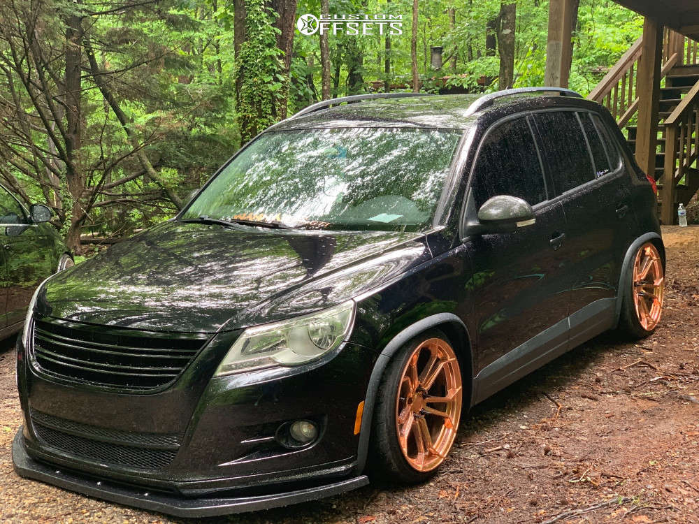 2009 Volkswagen Tiguan with 19x10 15 Avant Garde M632 and 235/30R19  Firestone Indy 500 and Air Suspension | Custom Offsets