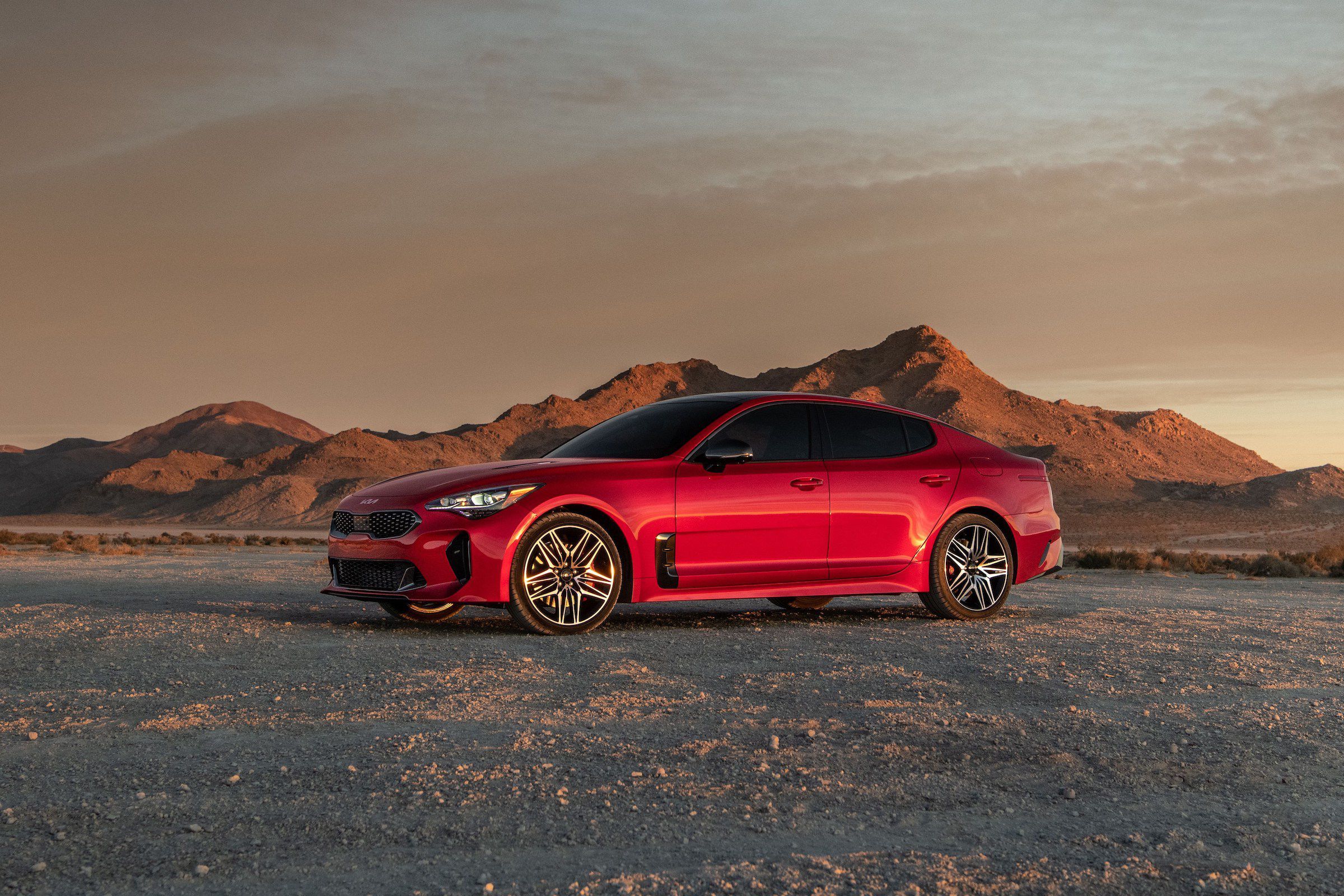 2022 Kia Stinger still does its own thing, but can it best an Audi? | Car  Review