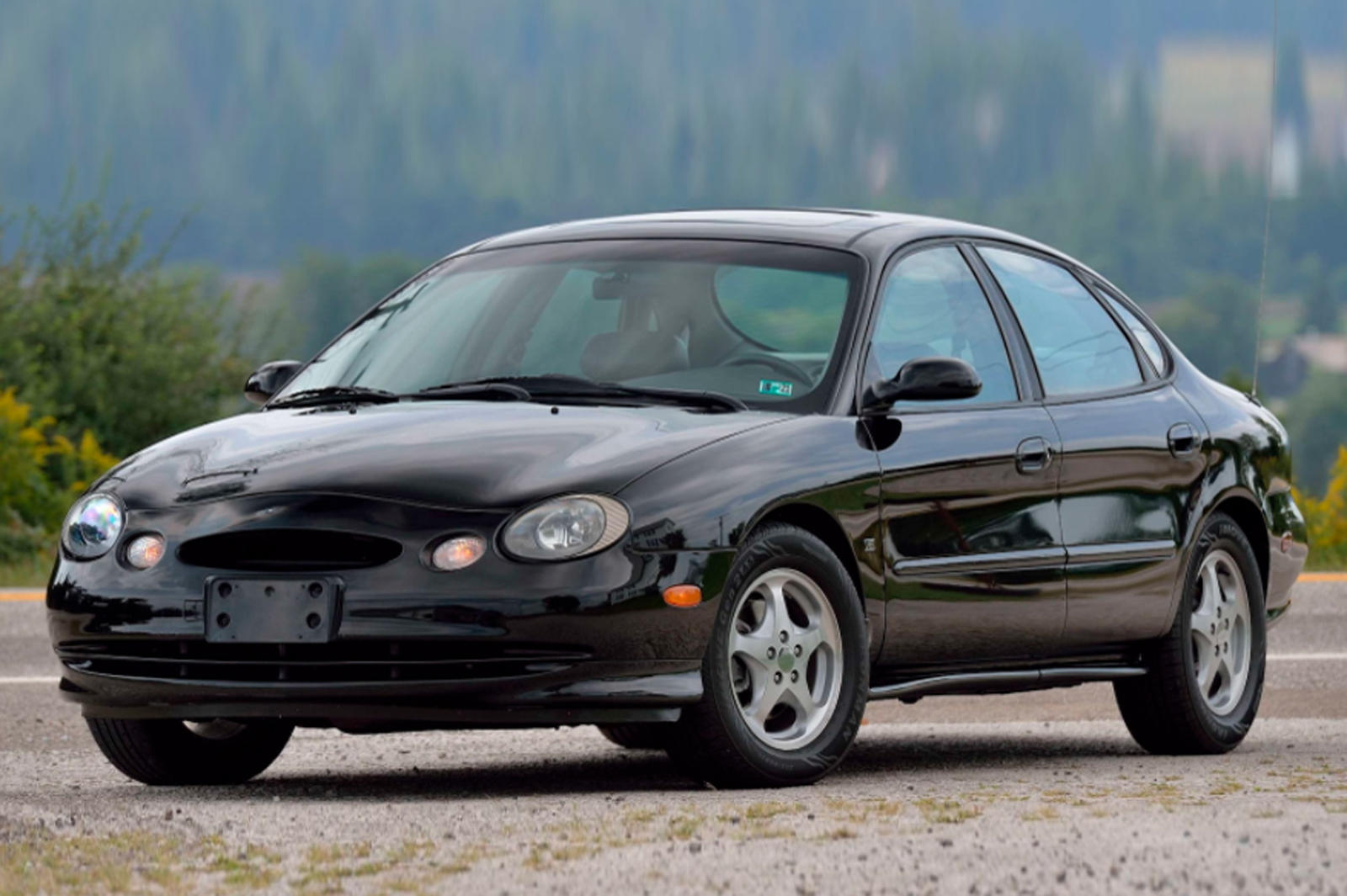 This V8-Powered 1999 Ford Taurus SHO Is Dirt Cheap | CarBuzz