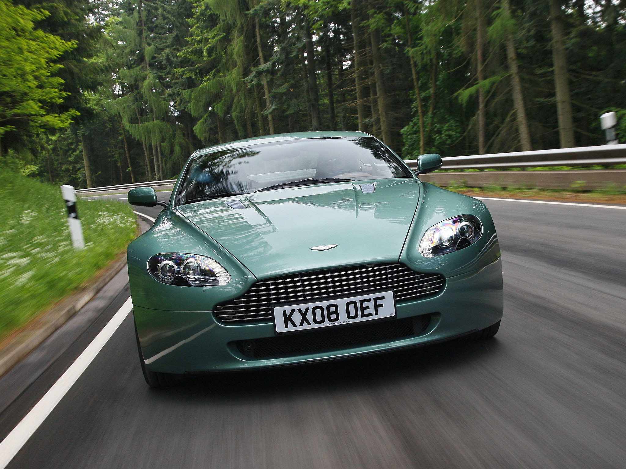 2010 Aston Martin V8 Vantage Wallpapers | SuperCars.net