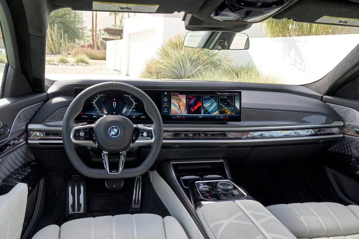 2023 BMW 7 Series and i7 First Drive Review: The Technophile's Luxury  Sedans - CNET