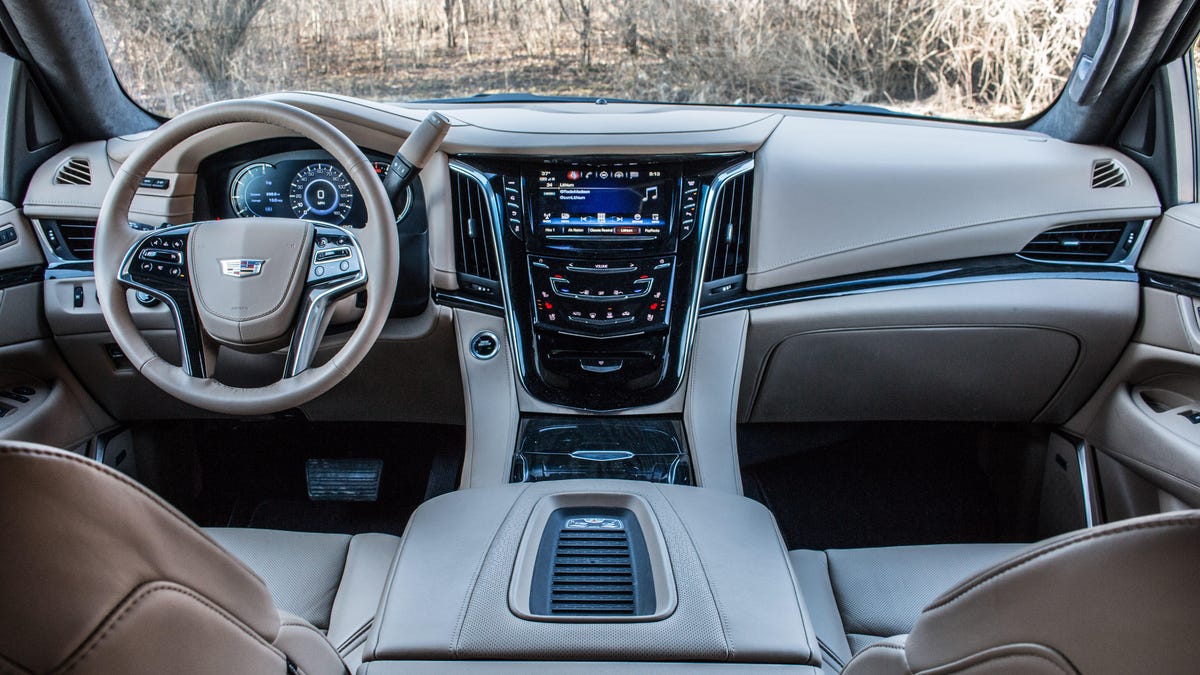 See the tech inside the 2018 Cadillac Escalade ESV Platinum - Video - CNET