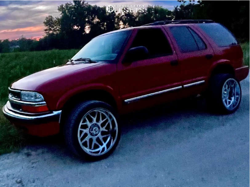 2000 Chevrolet Blazer with 20x10 -19 Hostile Sprocket and 275/35R20  Lionhart Lh-five and Stock | Custom Offsets
