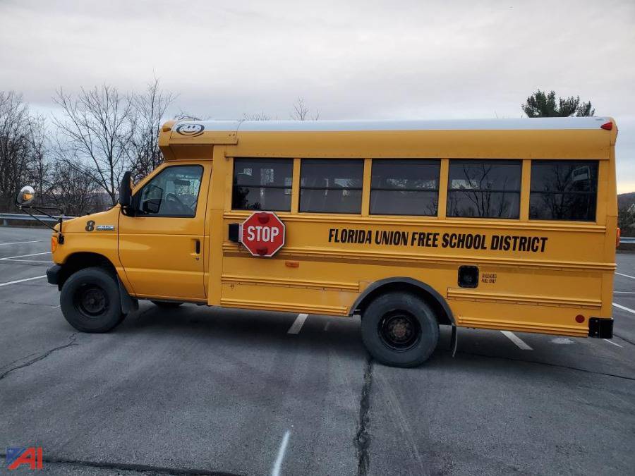 Auctions International - Auction: Florida UFSD-NY #23443 ITEM: (#8) 2006  Ford E350 Super Duty Mini School Bus