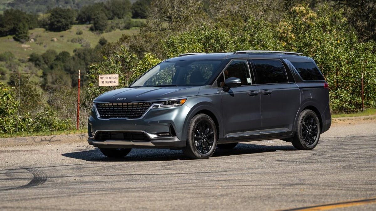 2022 Kia Carnival first drive review: A luxurious minivan with SUV style -  CNET