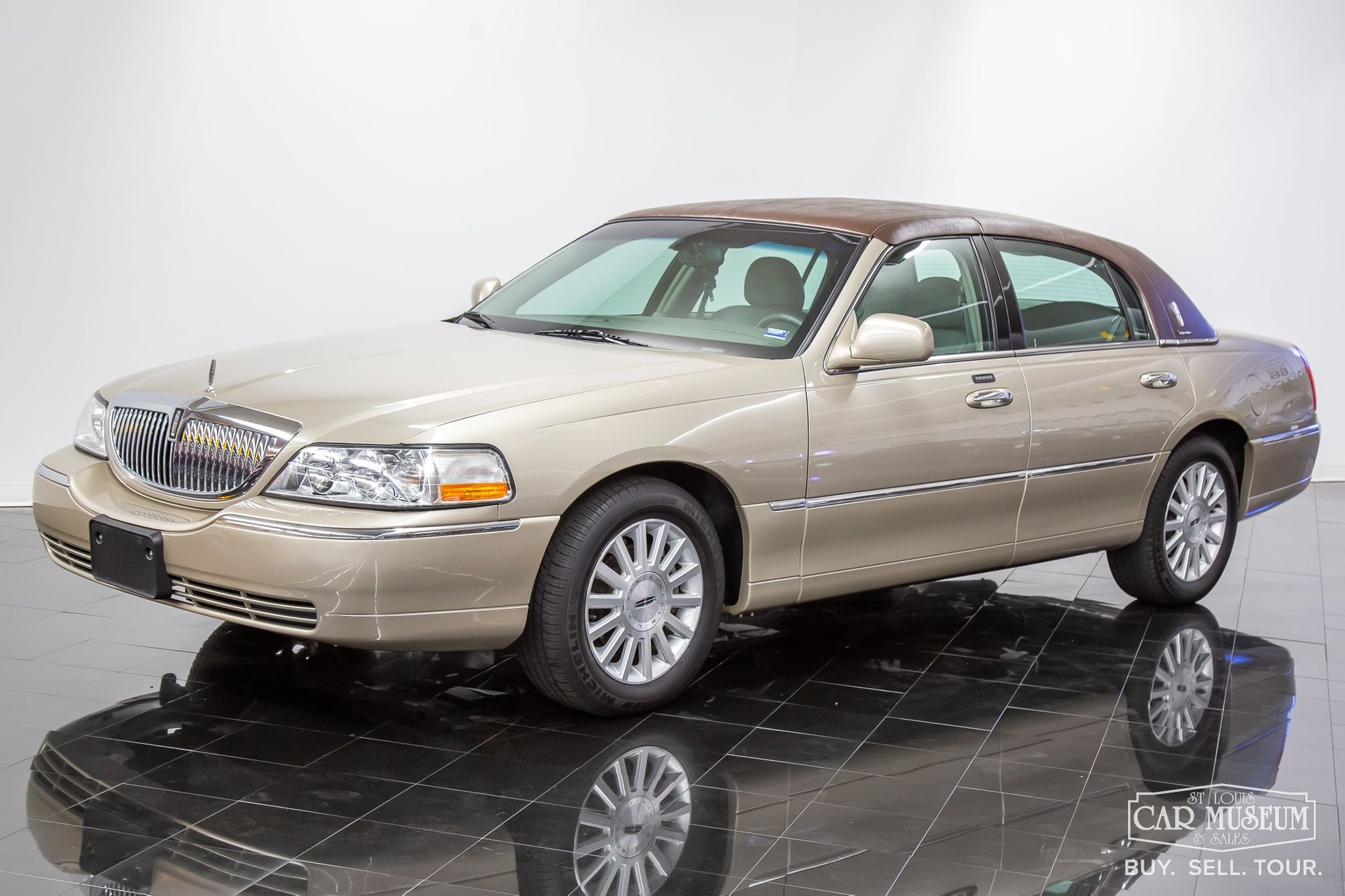 2004 Lincoln Town Car For Sale | St. Louis Car Museum