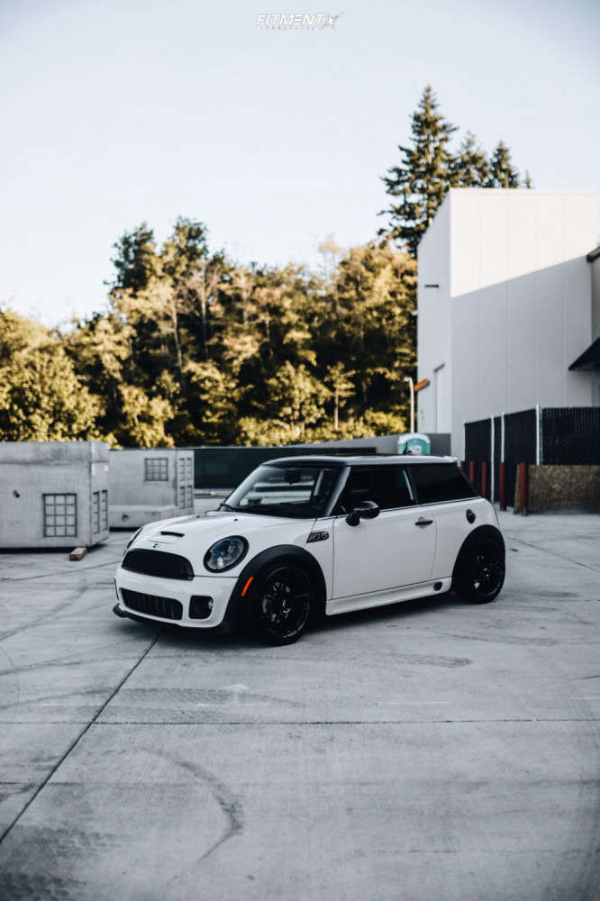 2010 Mini Cooper S with 18x7.5 BBS Rf and Michelin 215x40 on Coilovers |  774942 | Fitment Industries