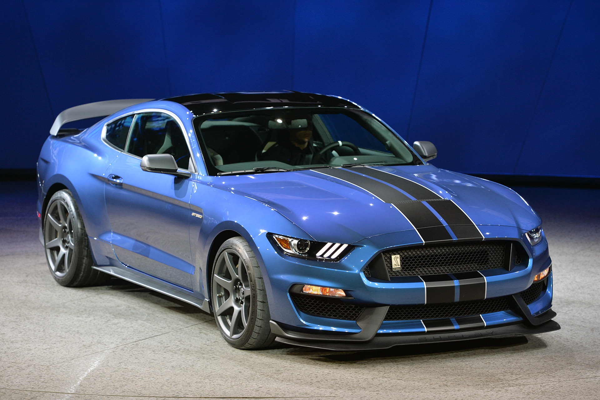 2016 Ford Shelby GT350R: Detroit 2015 Photo Gallery