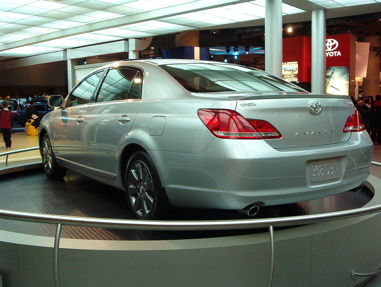 File:2006 Toyota Avalon 01.jpg - Wikimedia Commons